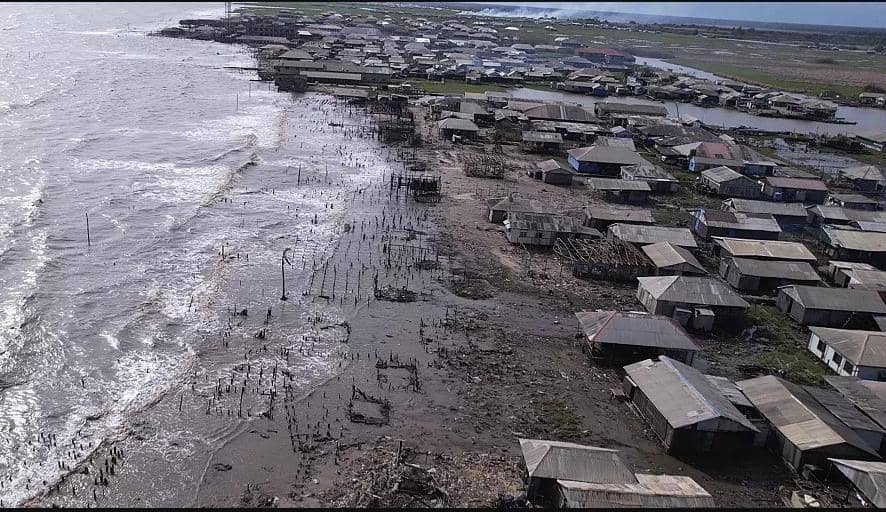 La ville Ayetoro menacée par l'érosion copy right (Africanews)