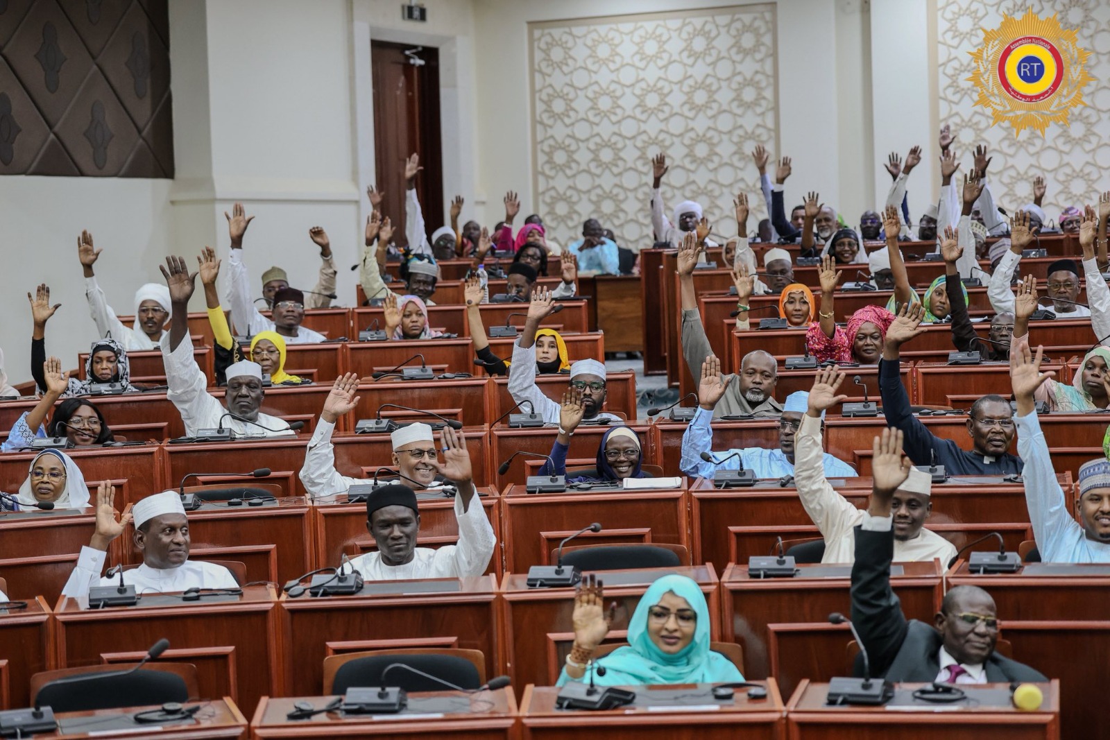 Tchad le Parlement approuve largement le mandat présidentiel de sept ans
