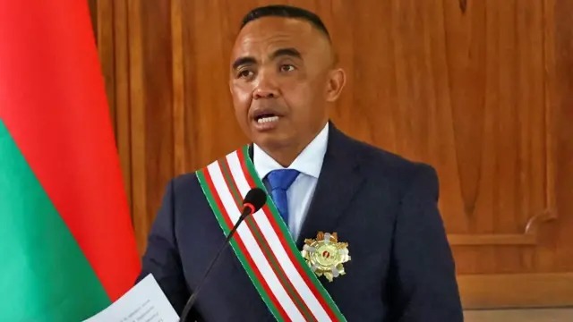Madagascar : le colonel Randrianirina a prêté serment