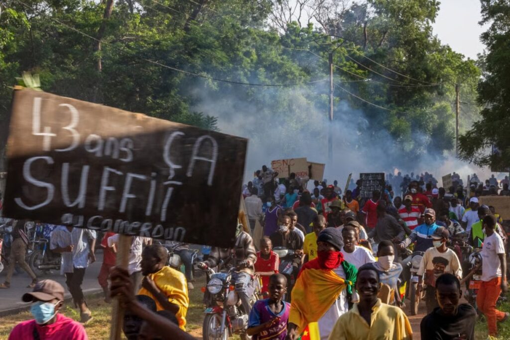 Cameroun : tensions dans plusieurs villes après l'annonce de la victoire de Paul Biya