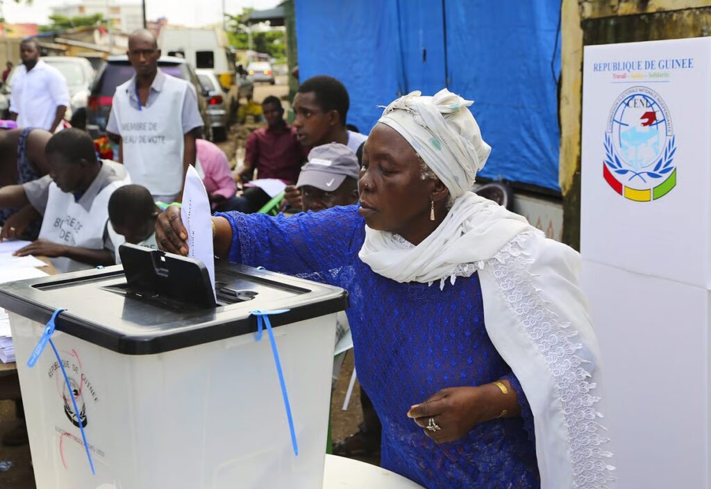 Guinée : huit candidats à Doumbouya pour la présidentielle