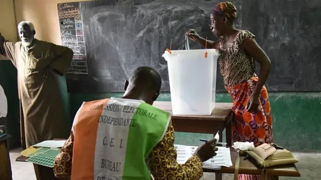 Côte d’Ivoire : la CEI menace de radier certains candidats