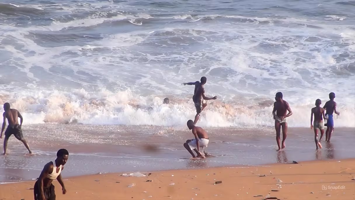 Côte d’Ivoire : plusieurs plages fermées à la baignade après une pollution pétrolière