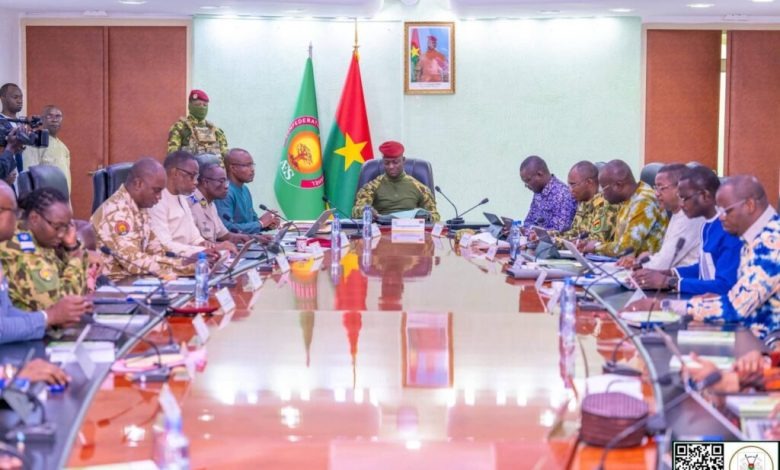 Burkina Faso : dissolution annoncée des partis politiques