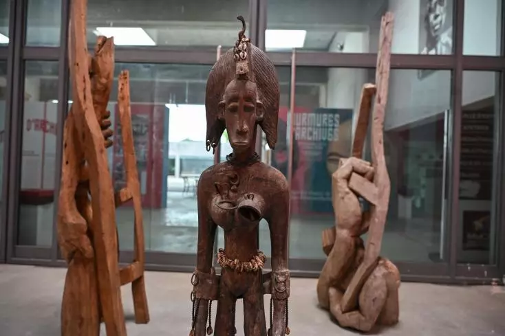 Côte d’Ivoire : une centaine d’objets d’art restitués par l’Allemagne et exposés au public