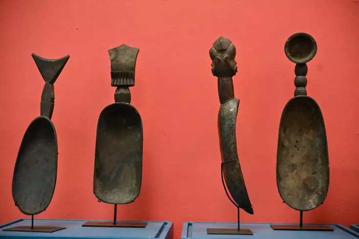Côte d’Ivoire : une centaine d’objets d’art restitués par l’Allemagne et exposés au public