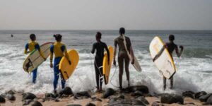 Sénégal : le surf comme levier pour le retour des filles à l’école