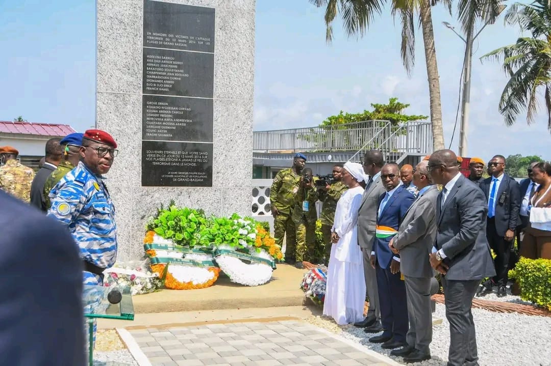 Grand-Bassam : la Côte d’Ivoire rend hommage aux victimes dix ans après l’attentat