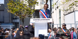 Racisme : mobilisation massive à Saint-Denis en soutien au maire Bally Bagayoko
