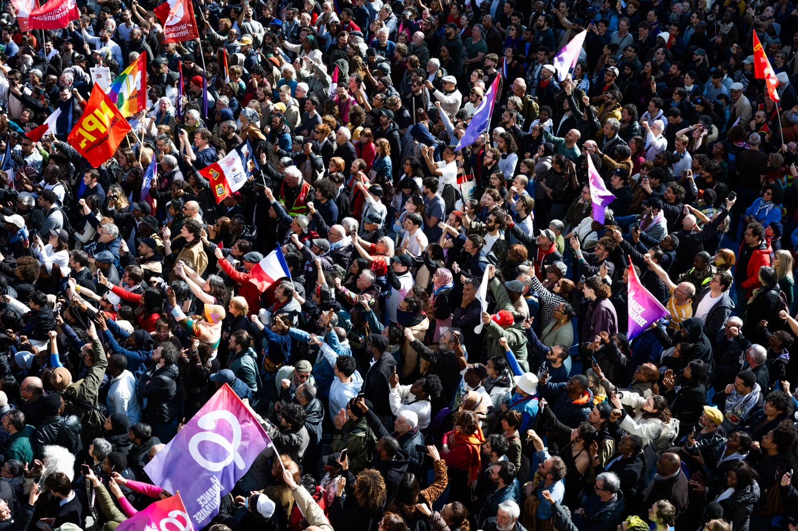 Racisme : mobilisation massive à Saint-Denis en soutien au maire Bally Bagayoko