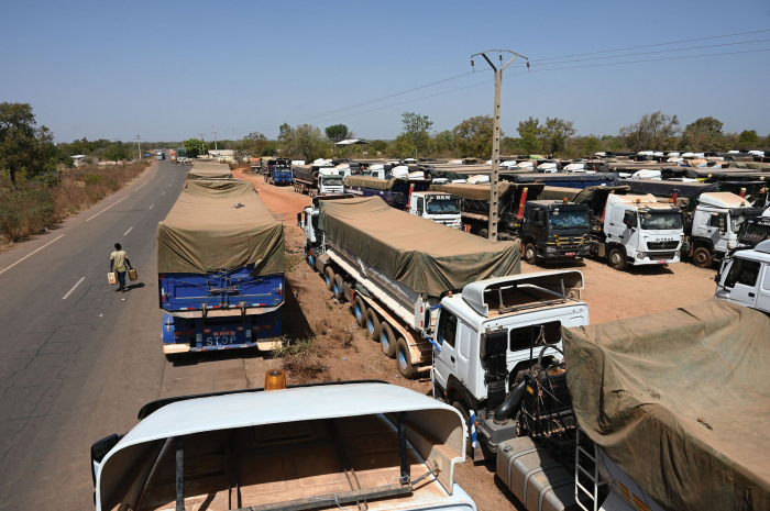 Mali : la menace du JNIM pousse les transporteurs à abandonner Bamako