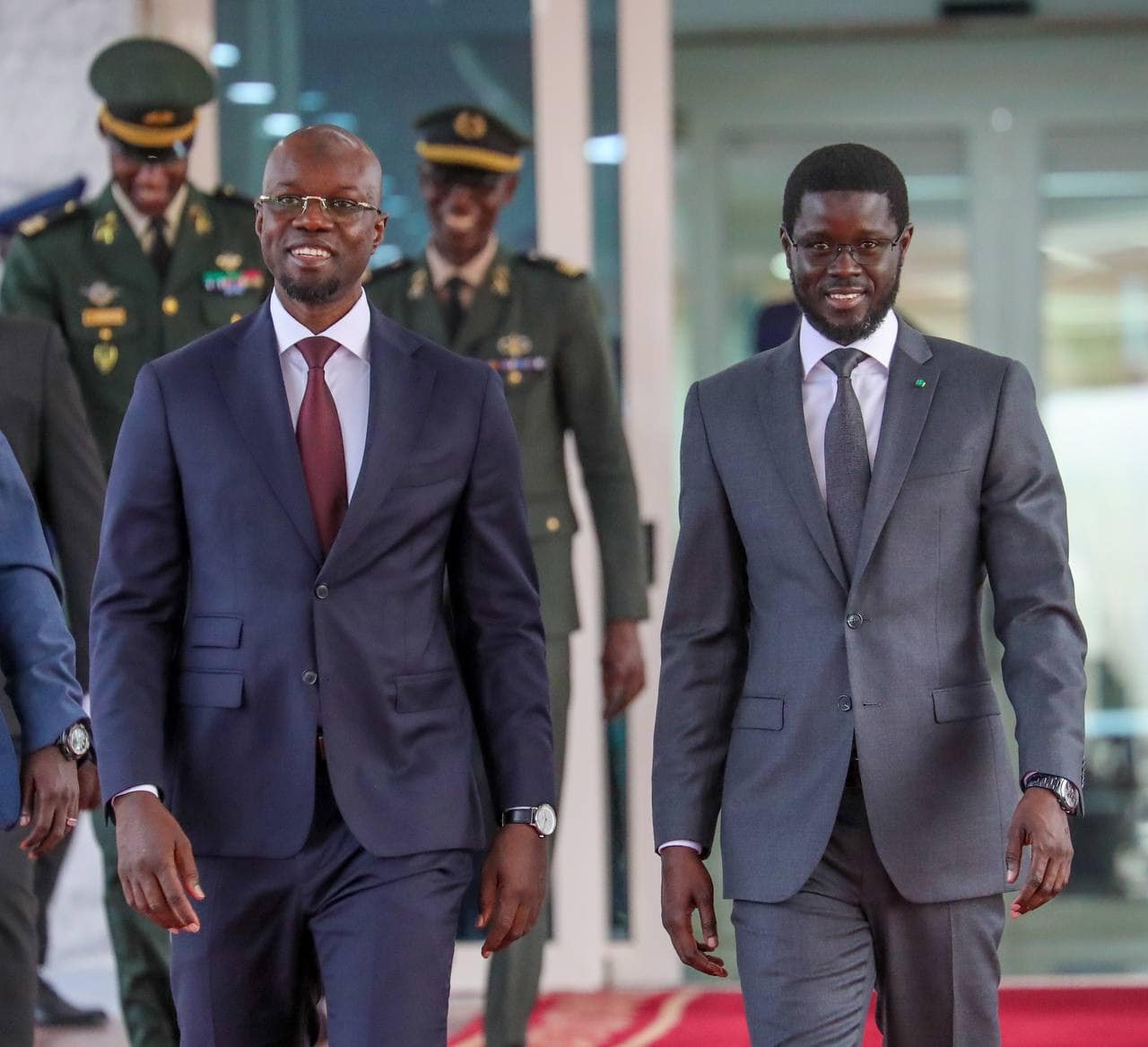 Sénégal : Diomaye Faye limoge Ousmane Sonko et dissout le gouvernement