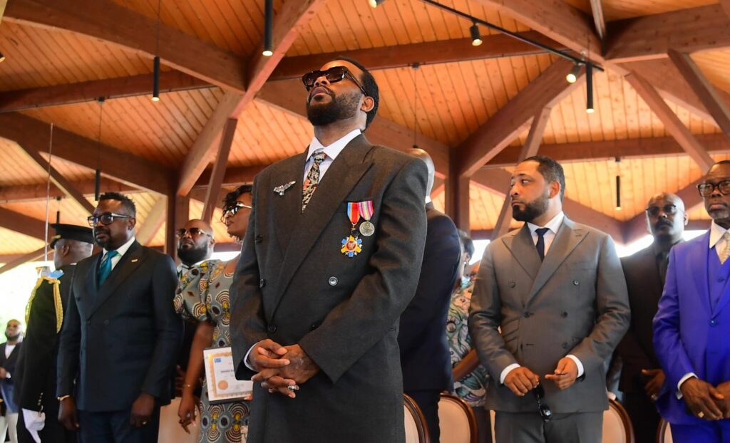 People : Fally Ipupa élevé au rang de Chevalier