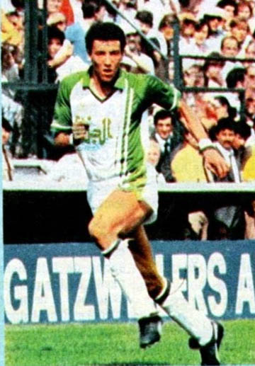 Le 16 juin 1982 à Gijón, l’Algérie terrasse la RFA championne d’Europe (2-1). Rabah Madjer ouvre le score, (Coupe du monde)