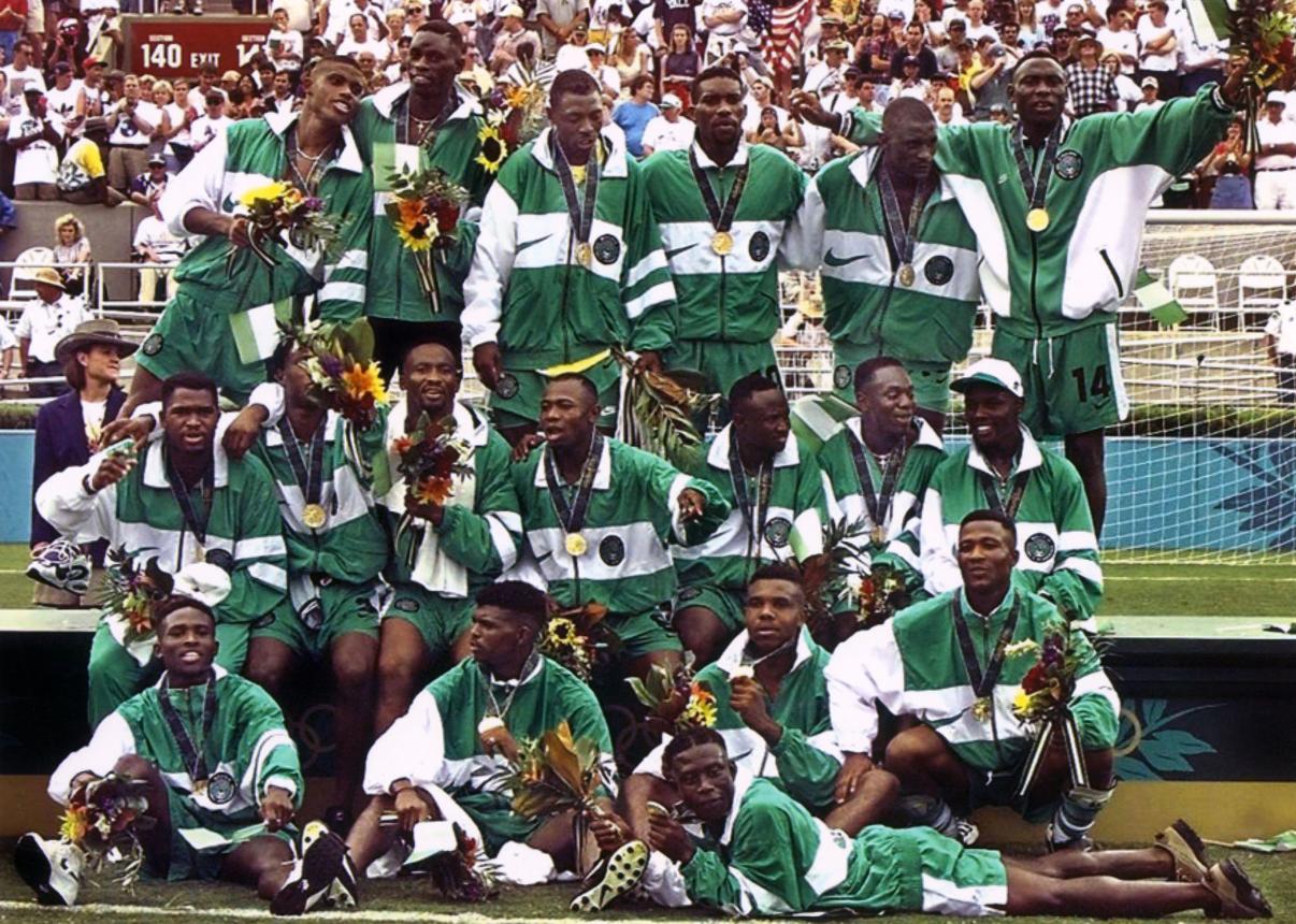 En battant successivement le Brésil puis l’Argentine, le Nigeria remporte les Jeux olympiques d’Atlanta 1996 (Coupe du monde)