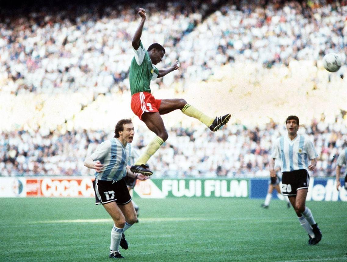 8 juin 1990, San Siro. Le Cameroun terrasse l’Argentine de Diego Maradona lors du match d’ouverture de la (Coupe du monde)