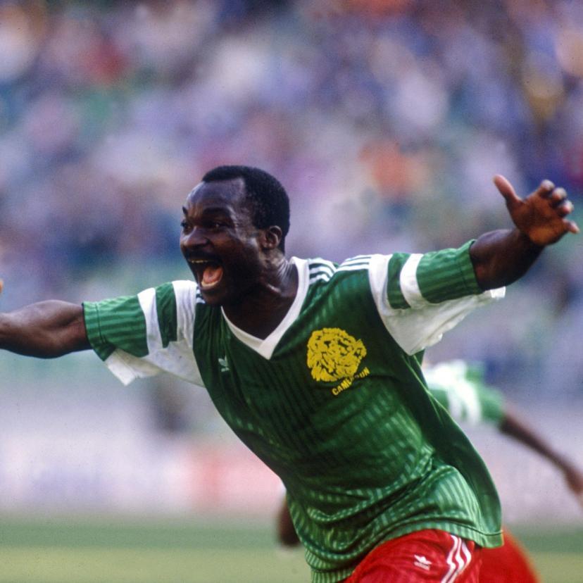 À 38 ans, Roger Milla devient le visage mondial de l’Afrique footballistique. Ses quatre buts et ses…