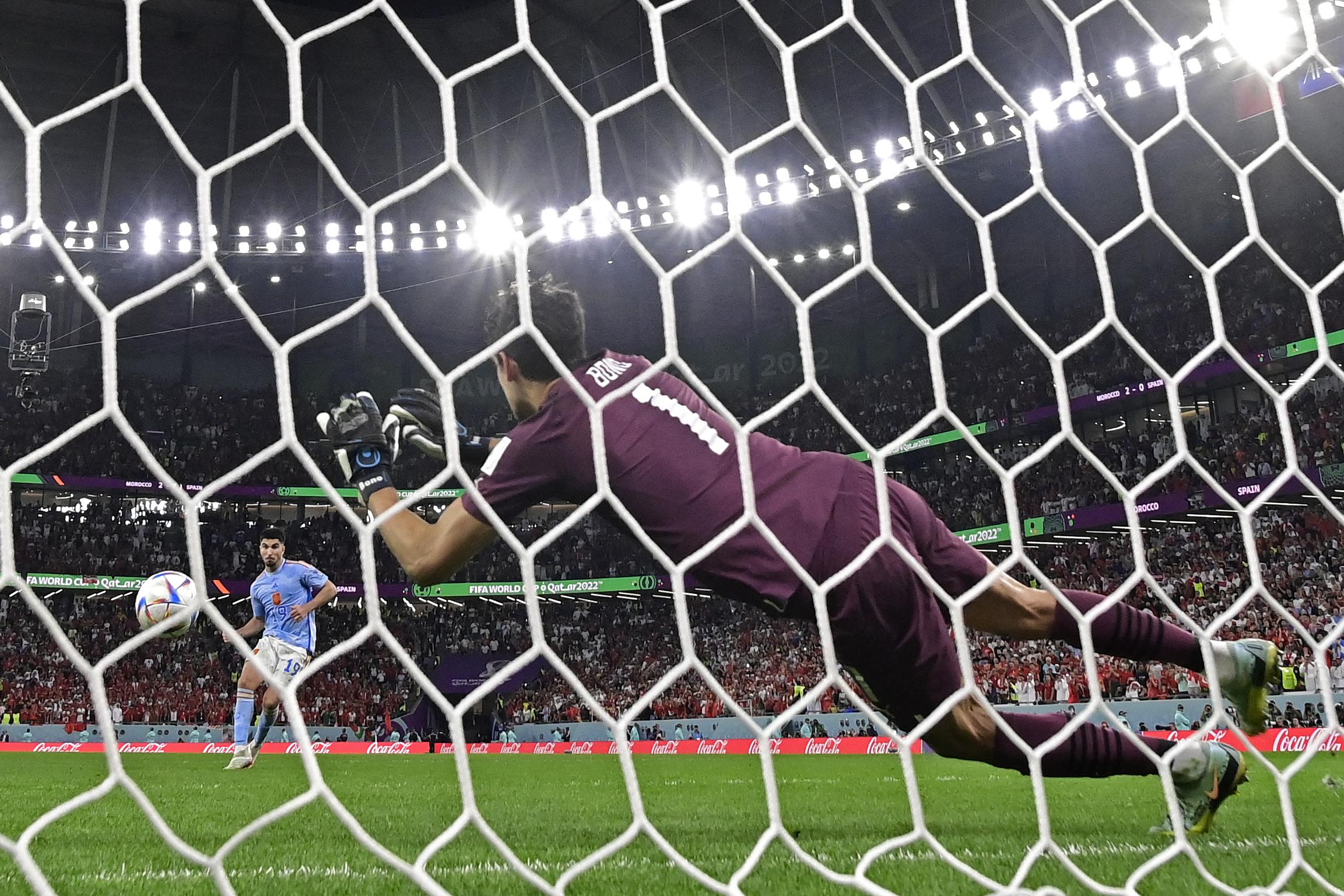 En neutralisant l’Espagne lors de la séance de tirs au but, Yassine Bounou et la panenka d’Achraf Hakimi (Coupe du monde)
