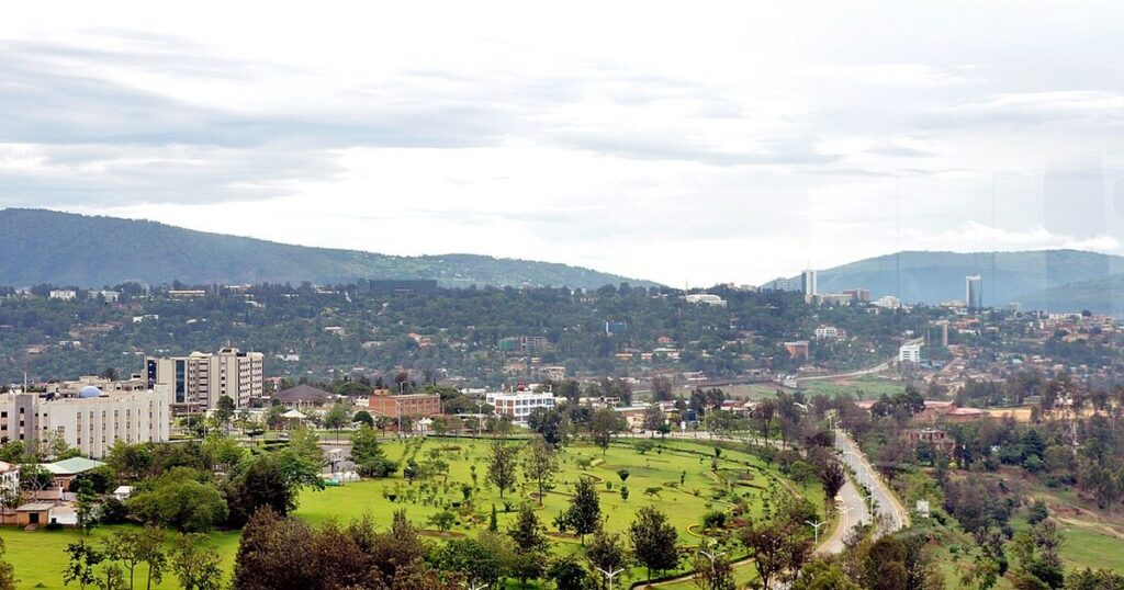 Vue de Kigali, capitale du Rwanda, premier africain du classement 2026 de transparence de la dette
