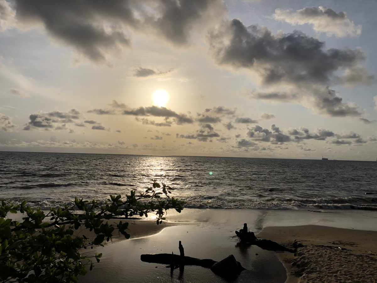 Coucher de soleil sur le littoral de Kribi, au Cameroun