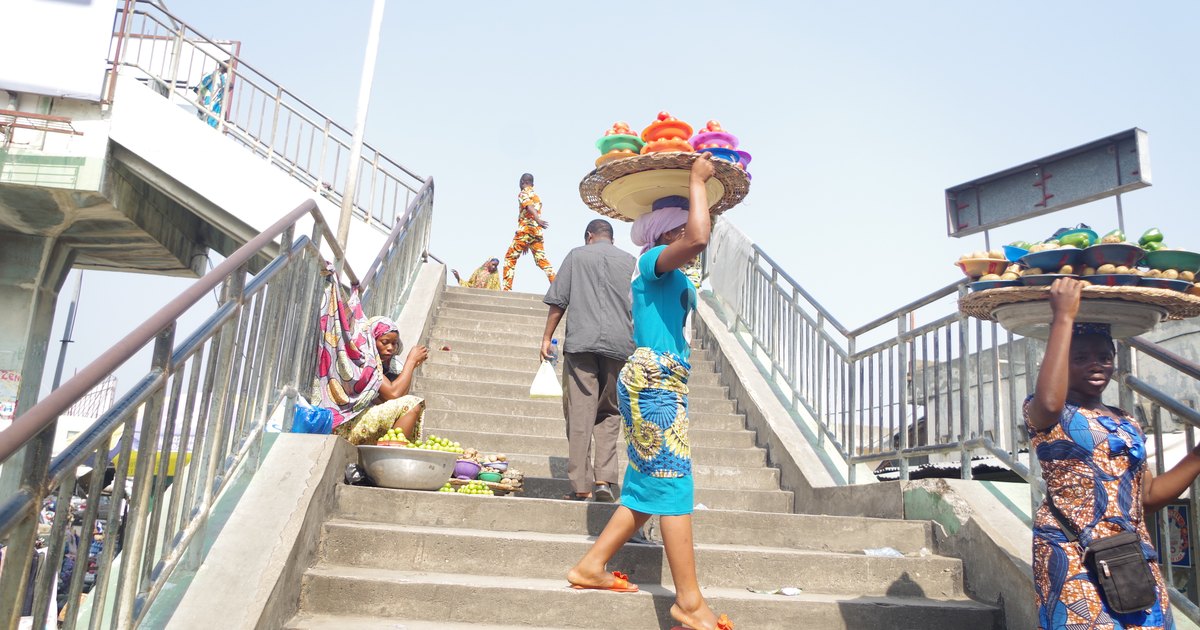 Une vendeuse de condiments au marché Dantokpa, à Cotonou