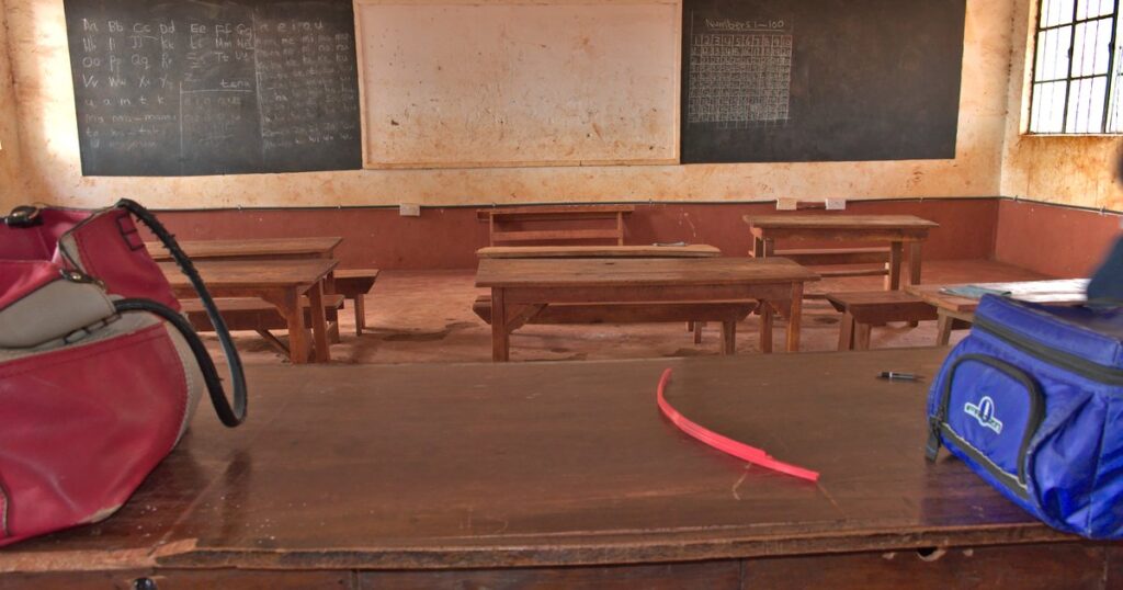 Salle de classe dans une école publique africaine