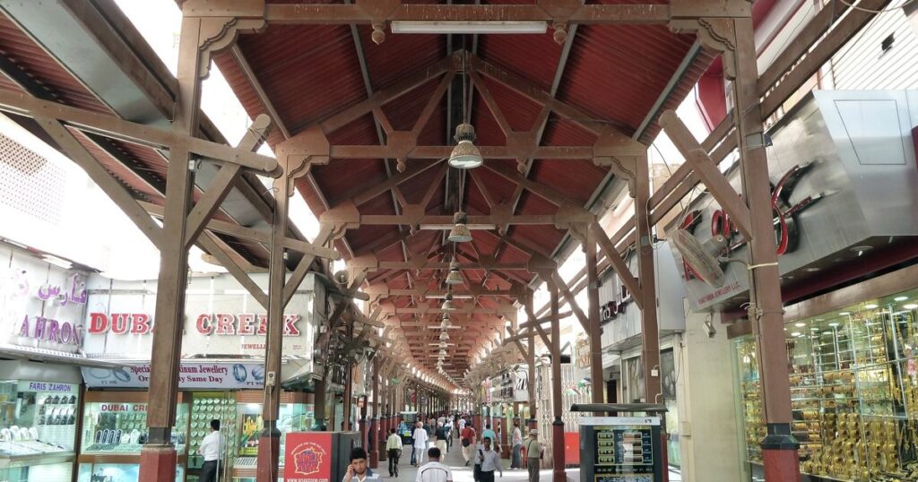Vitrines du souk de l'or de Dubaï, aux Émirats arabes unis