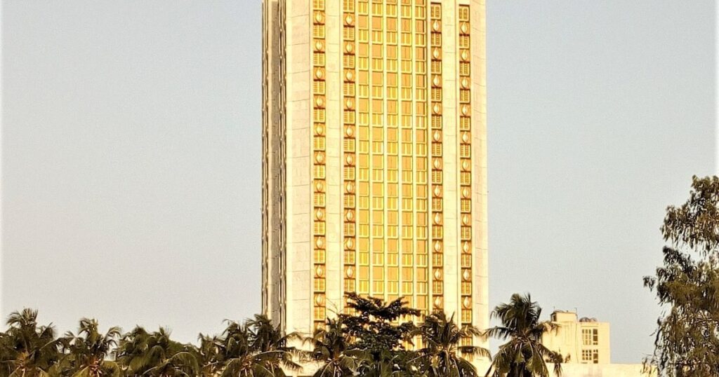Tour de la BCEAO à Cotonou, banque centrale des banques de l'UMOA suivies pour leurs créances douteuses