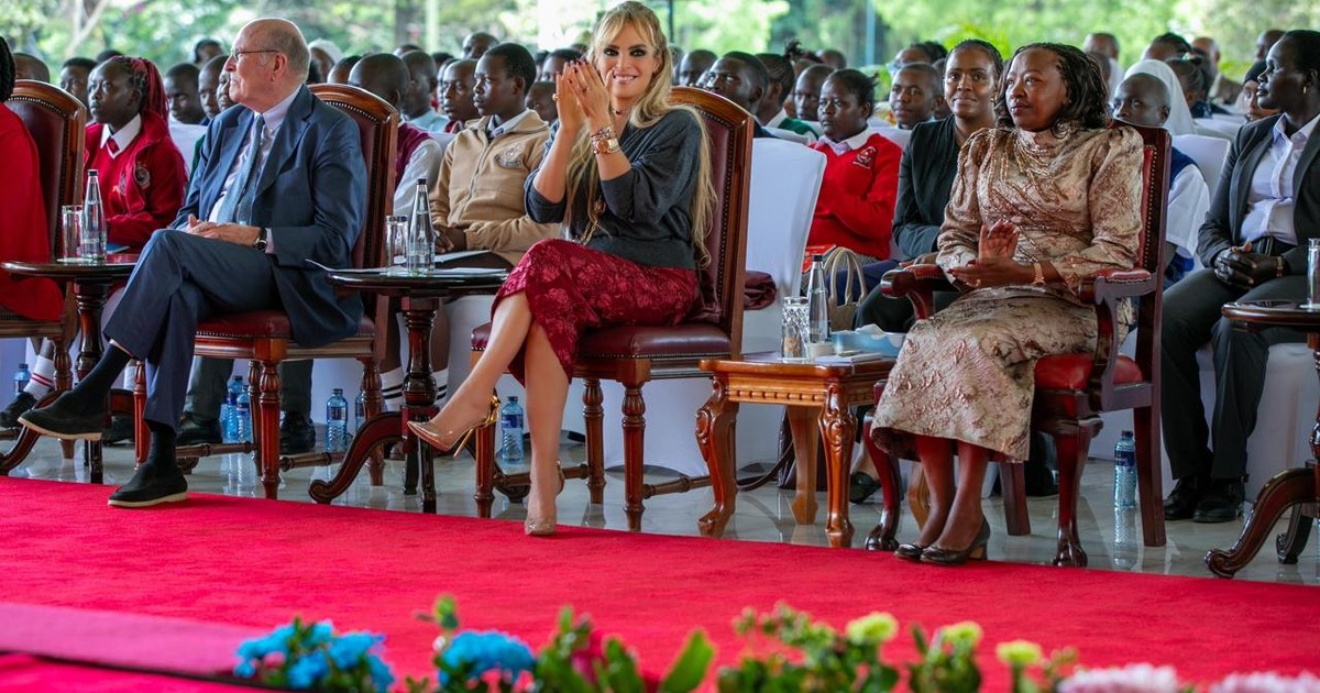 éducation des filles — Sénatrice Dr. Rasha Kelej et la Première Dame du Kenya, S.E Madame Rachel Ruto, E.G.H., inspirent