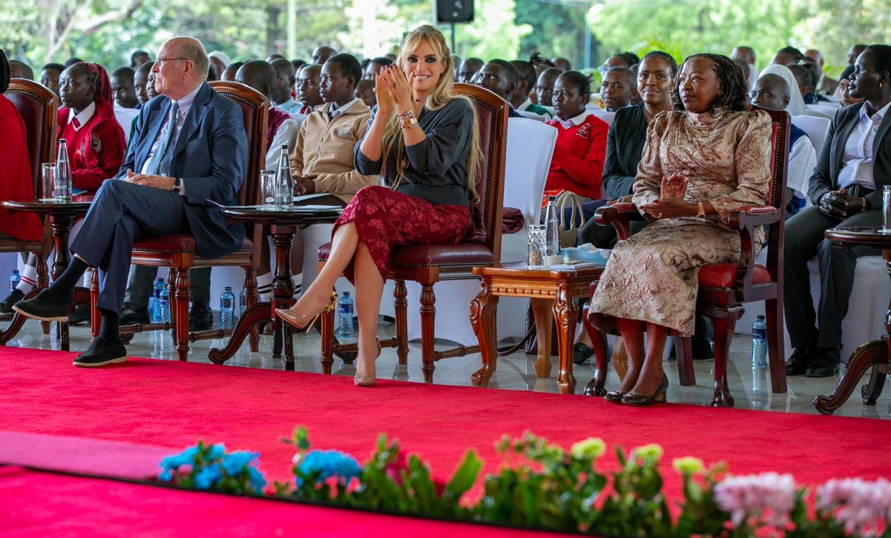 éducation des filles — Sénatrice Dr. Rasha Kelej et la Première Dame du Kenya, S.E Madame Rachel Ruto, E.G.H., inspirent