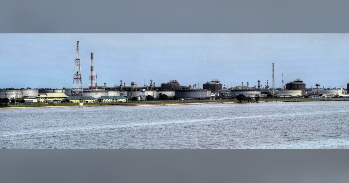 Complexe petrolier et gazier au Nigeria, pays aux 37 milliards de barils de reserves prouvees