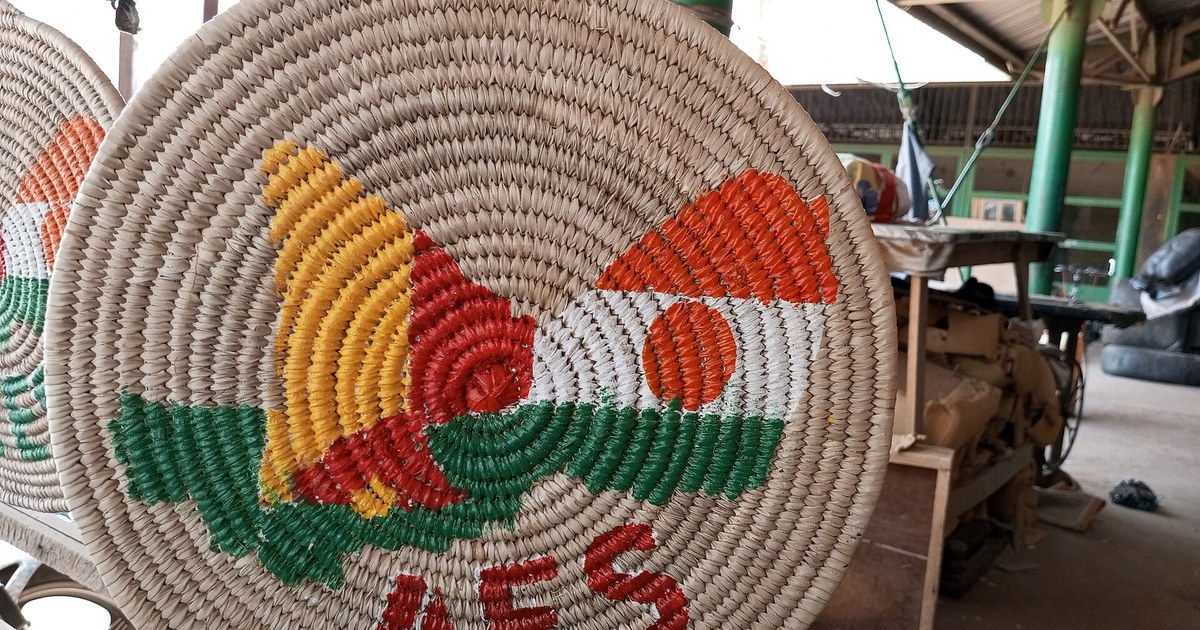 Vannerie sahélienne aux couleurs de l'Alliance des États du Sahel, la confédération AES