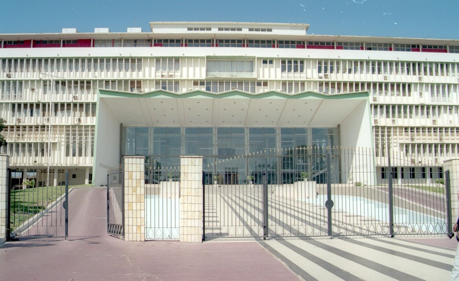 Façade de l'Assemblée nationale du Sénégal à Dakar, qui légifère sur les fonds secrets