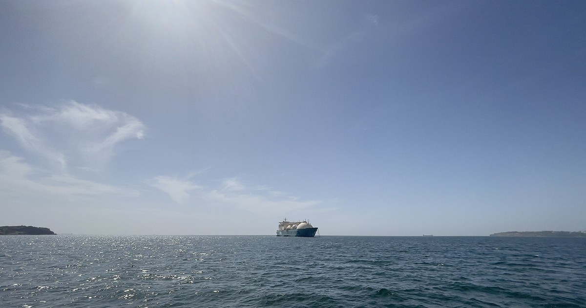 Methanier au large de Dakar, illustrant le projet gazier Rovuma LNG au Mozambique