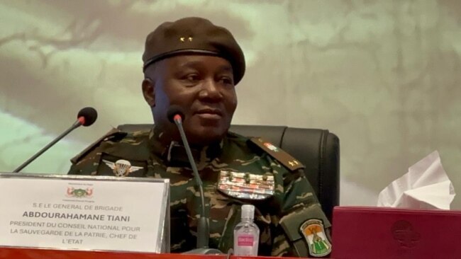 Le général Abdourahamane Tiani, dont le pouvoir est visé par la mutinerie de la base 101 au Niger