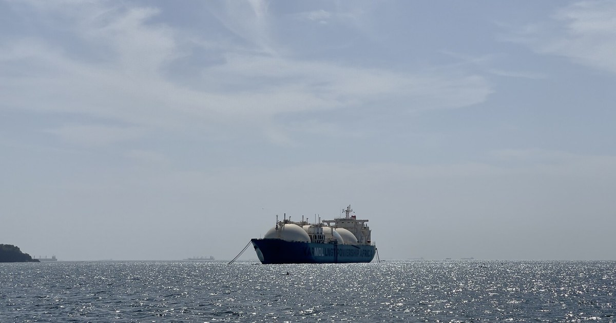 Navire de gaz naturel liquéfié au large des côtes africaines, filière visée par le projet Tanzania LNG