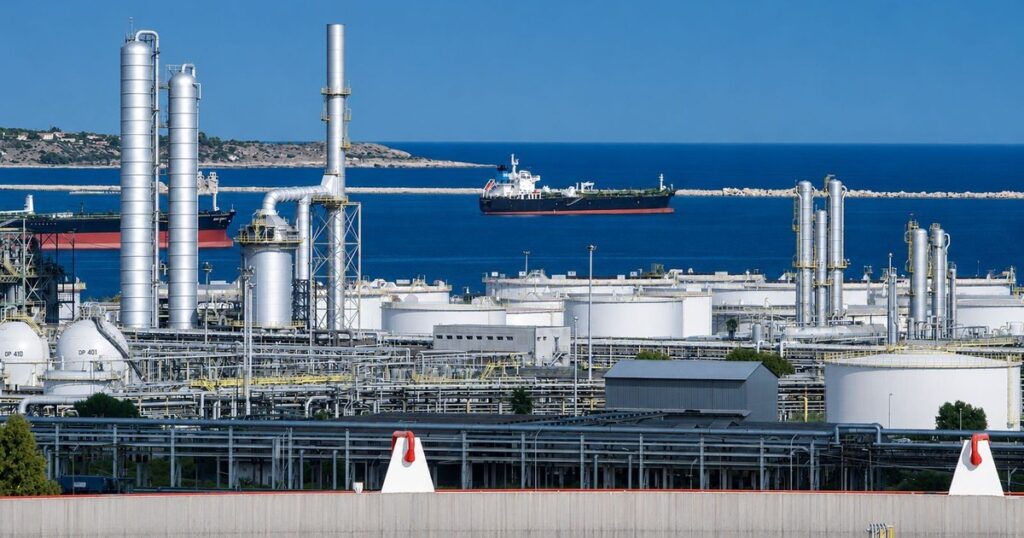raffinerie ISAB — Ludoil acquiert une participation majoritaire dans la plus grande raffinerie de Méditerranée et prévoi