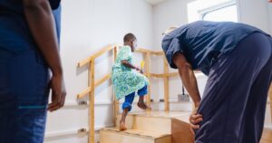 chirurgies gratuites Ghana — Mercy Ships revient au Ghana pour dispenser des opérations chirurgicales gratuites, 19 ans