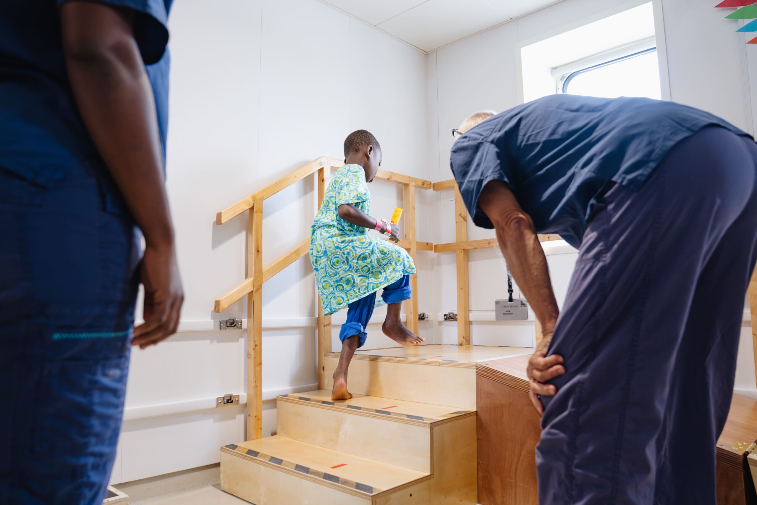 chirurgies gratuites Ghana — Mercy Ships revient au Ghana pour dispenser des opérations chirurgicales gratuites, 19 ans
