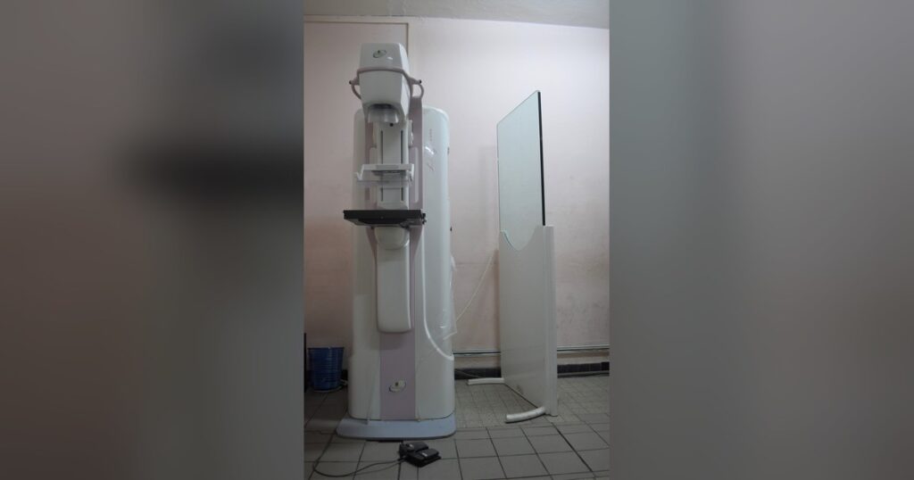Mammographe servant au dépistage du cancer du sein, photographié dans un hôpital du Bénin, illustration pour le Sénégal