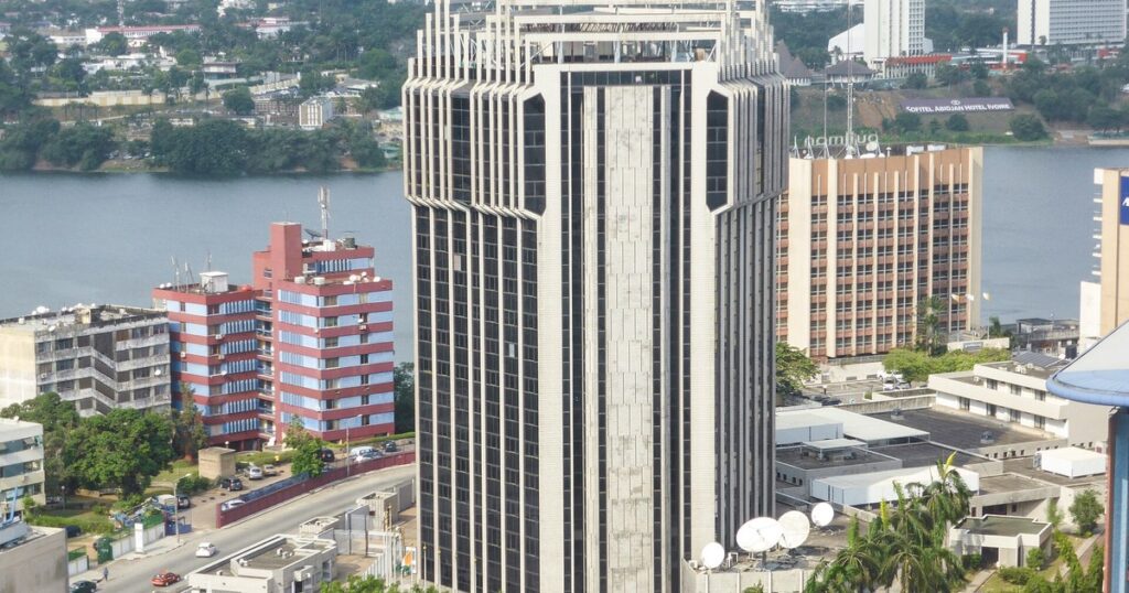 Agence de la BCEAO à Abidjan, banque centrale dont les chiffres de croissance UEMOA pour 2025 divergent