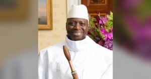 Portrait officiel de Yahya Jammeh, ancien président gambien dont les avoirs sont restitués