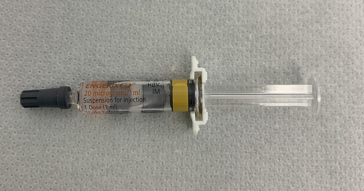 Seringue de vaccin contre l'hépatite B, illustration de la dose de naissance introduite au Cameroun
