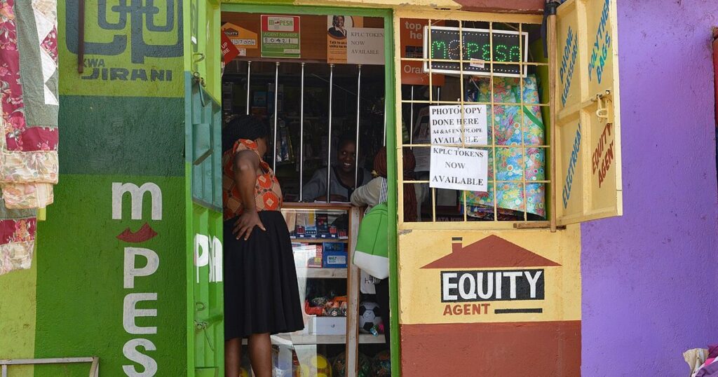 Un agent M-Pesa à Nairobi, la plateforme de paiement mobile de Safaricom au Kenya
