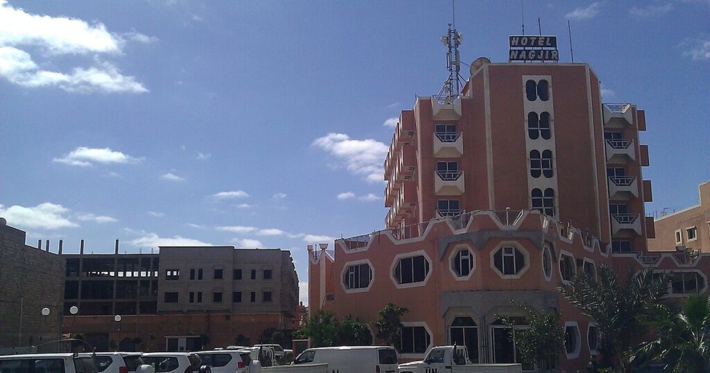 Des véhicules des Nations unies à Laâyoune, au Sahara occidental, où la MINURSO est déployée