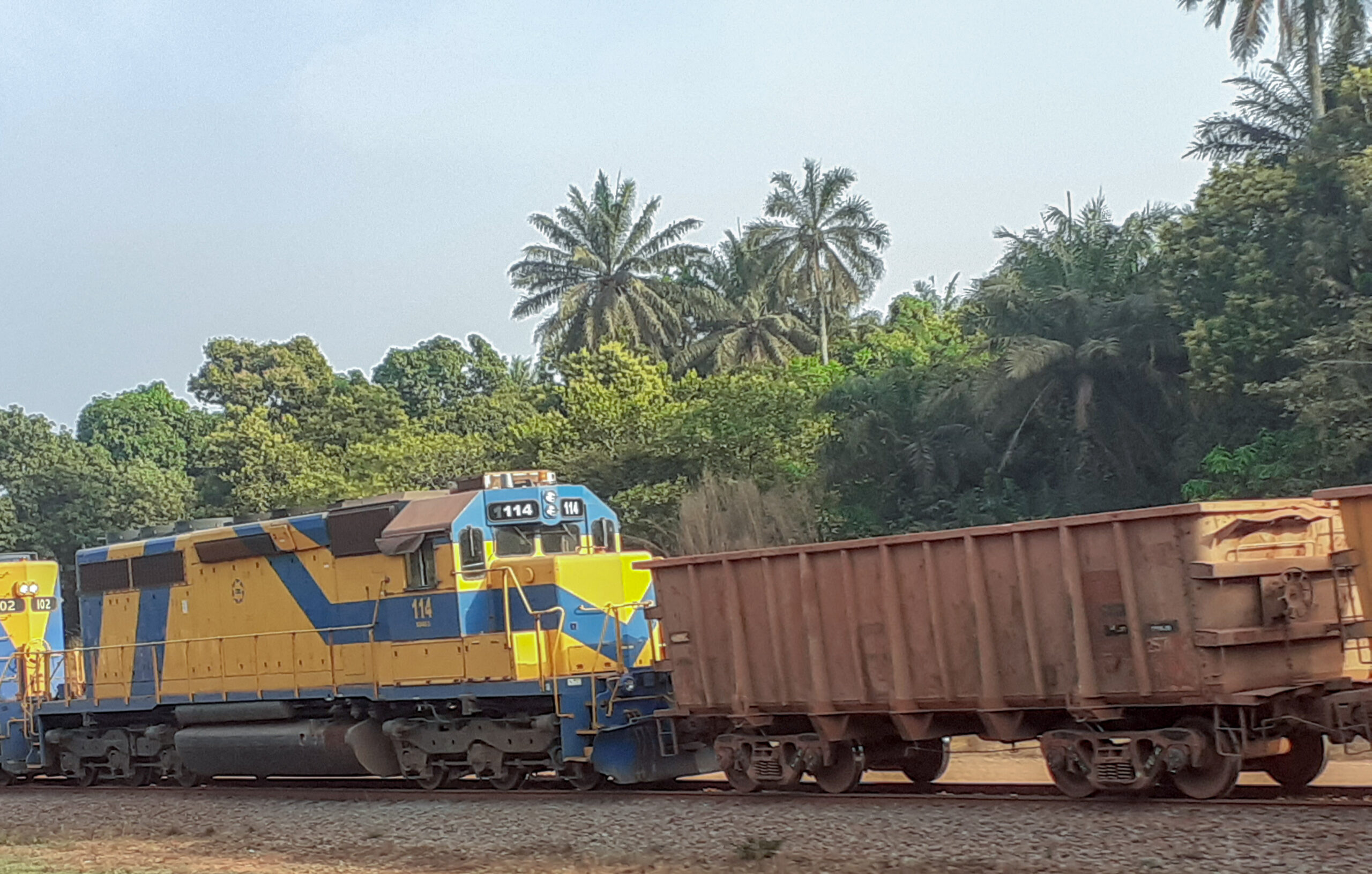 Train de minerai en Guinée, logistique ferroviaire comparable à celle de Simandou Guinée