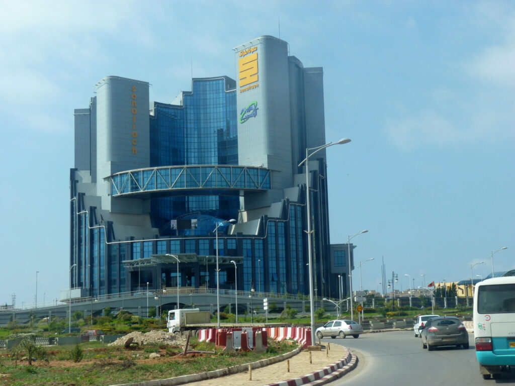Siège de Sonatrach à Oran, groupe engagé dans les forages Sonatrach Niger