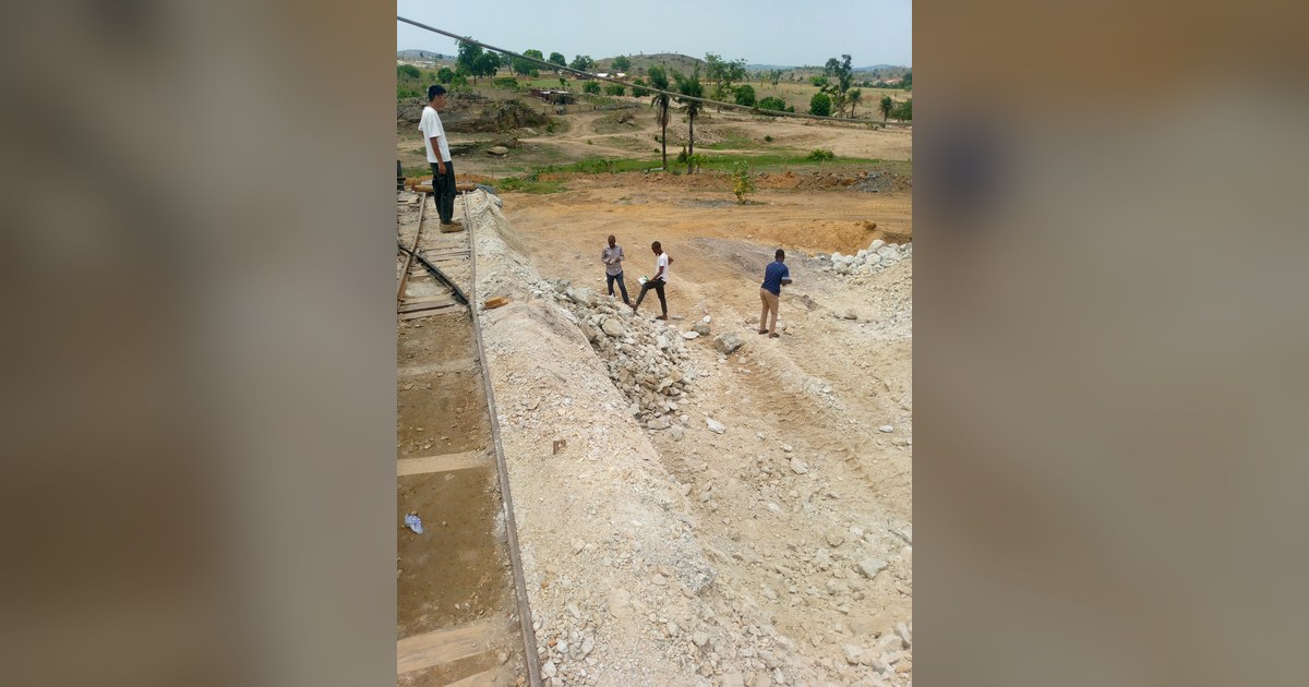 Mine de lithium près d'Abuja, matière première que le Nigeria veut transformer à 30 % de valeur ajoutée locale