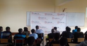 Jeunes en formation au code informatique au Ghana, une jeunesse africaine en quête d'emplois