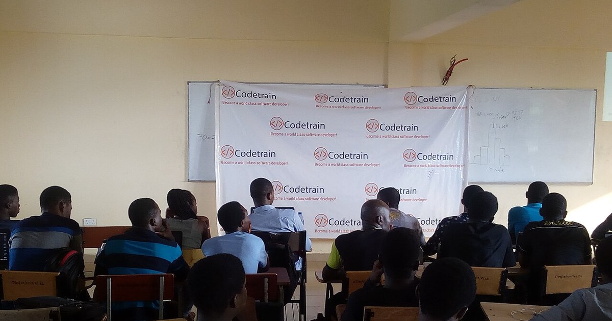 Jeunes en formation au code informatique au Ghana, une jeunesse africaine en quête d'emplois